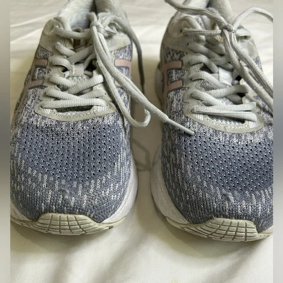 ASICS Womens Gel Nimbus 22 Gray White Gold Sz 9.5 Running Shoe Comfort - Picture 10 of 11